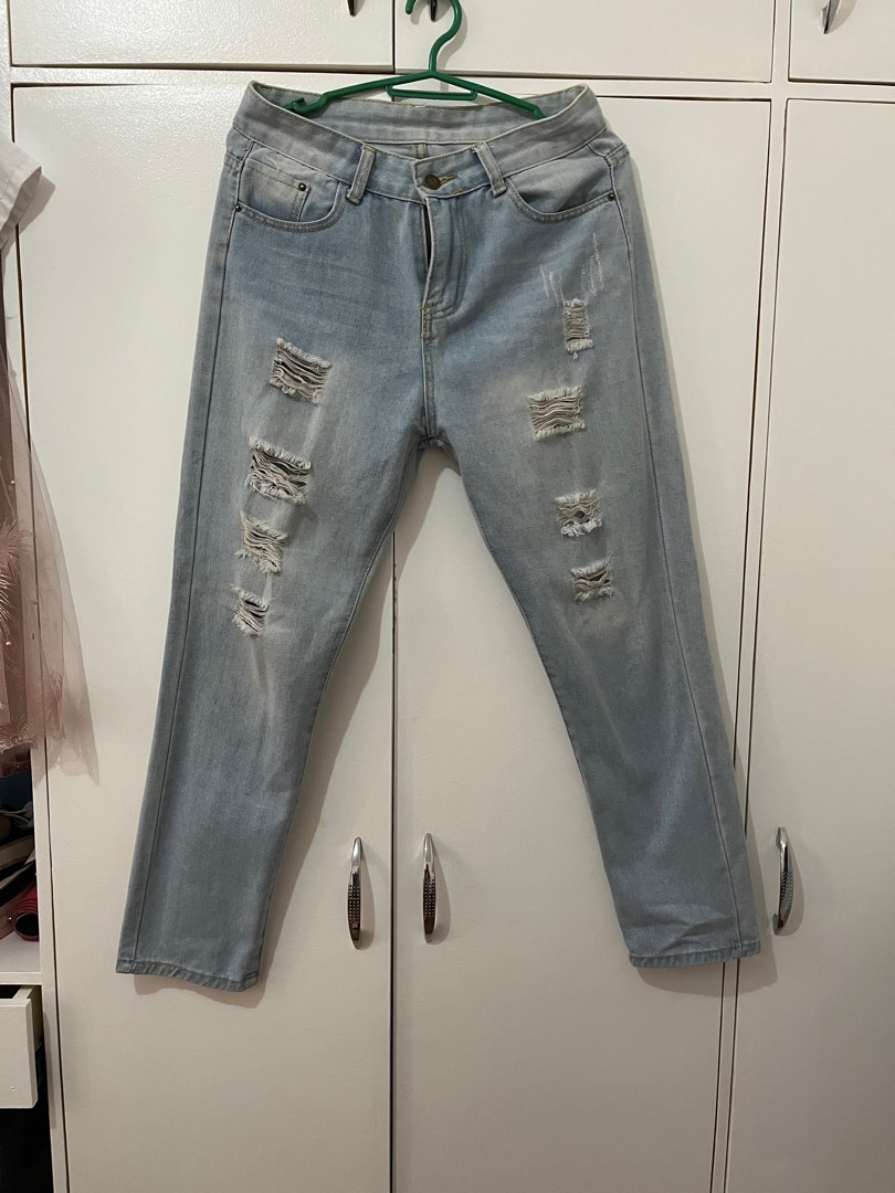 straight cut ripped jeans, Women's Fashion, Bottoms, Jeans on Carousell