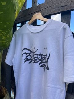 (Category: ) located in . Submitted by _bundlestreetwear (Listing ID 1213813083, Image 1). Description: .