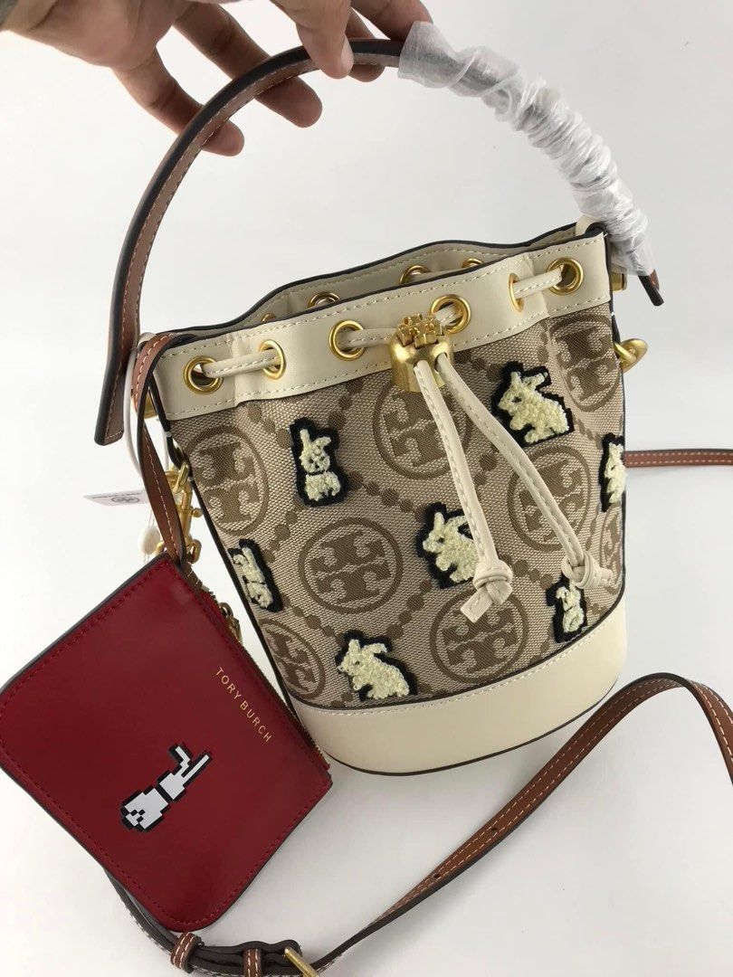 Latest ⭐️ Tory Burch Robinson Bucket Bag Mini Size, Women's Fashion, Bags &  Wallets, Tote Bags on Carousell