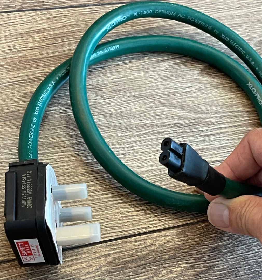 Small footprint Audiophile power cord local UK3pin with IEC C7 ( figure