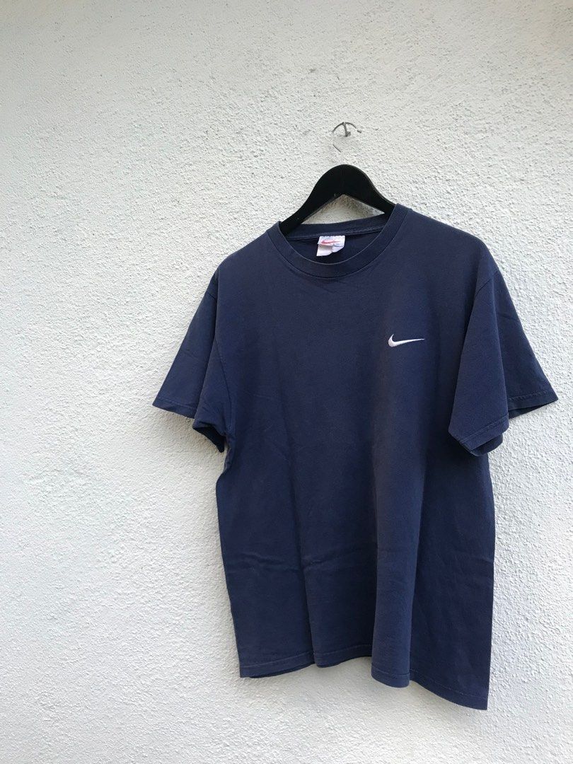 Nike t shirt 90s outlet
