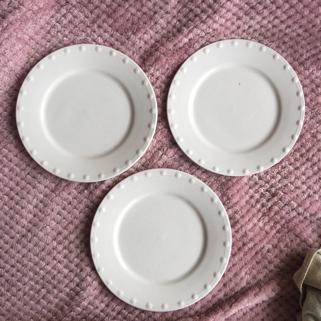 White Oneida Saucer (Category: Other Kitchenware & Tableware) located in Cainta. Submitted by ellengreen18 (Listing ID 1213846616, Image 1). Description: 3 Pieces Oneida Brand Saucer Dishwasher Safe/Microwave Safe P80/pc.Size: 7.5" Deliver thru Lalamove, Grab or JNT SF for accouny of buyer.