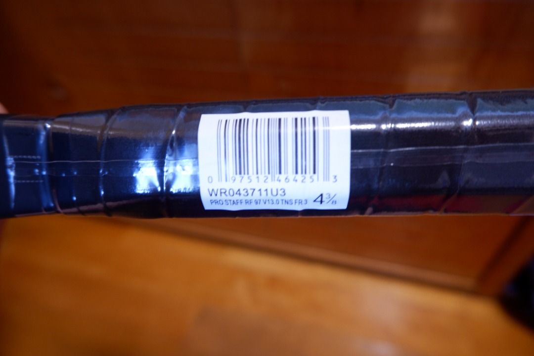 Wilson Pro Staff RF97 v13 (Grip 3) - Tennis Racket, 運動產品, 運動