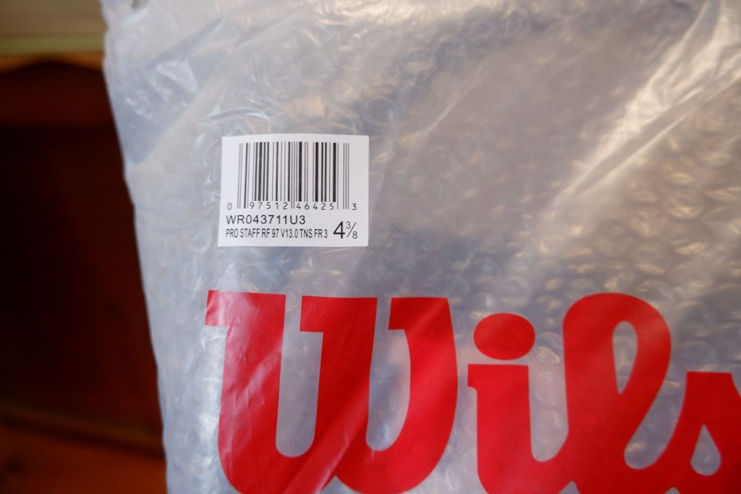 Wilson Pro Staff RF97 v13 (Grip 3) - Tennis Racket, 運動產品, 運動