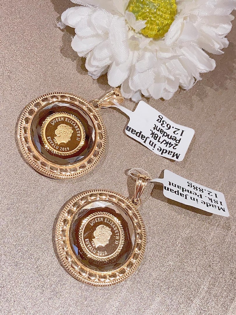 18k Japan gold pendant, Queen Elizabeth II, Men's Fashion, Watches