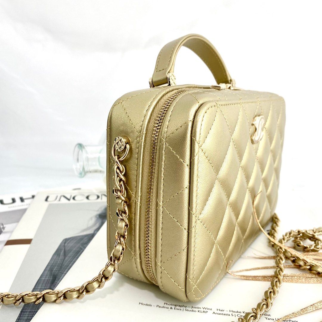 Chanel Metallic Lambskin Quilted Top Handle Vanity Case Gold For Sale at  1stDibs