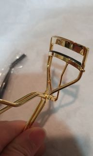 肌膚之鑰金色睫毛夾 cle de peau beaute