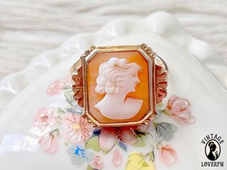 ❤️❤️❤️ Vintage 10K yellow gold white noblewoman Cameo Shell Ring. 6.5