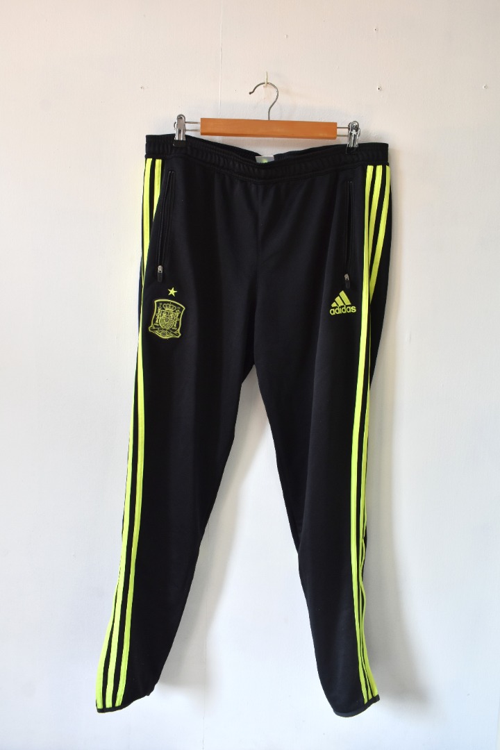uddrag Mew Mew bluse ADIDAS CLIMACOOL Jogger Pants, Men's Fashion, Bottoms, Joggers on Carousell