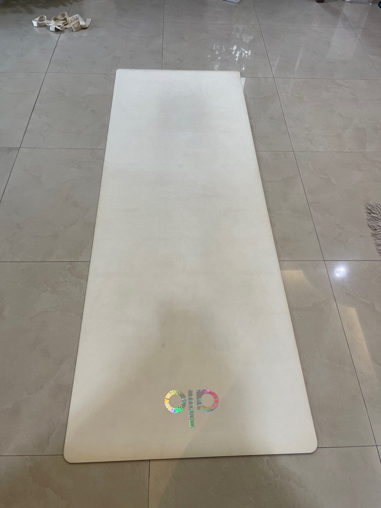 Alo yoga warrior mat, Sports Equipment, Exercise & Fitness, Exercise