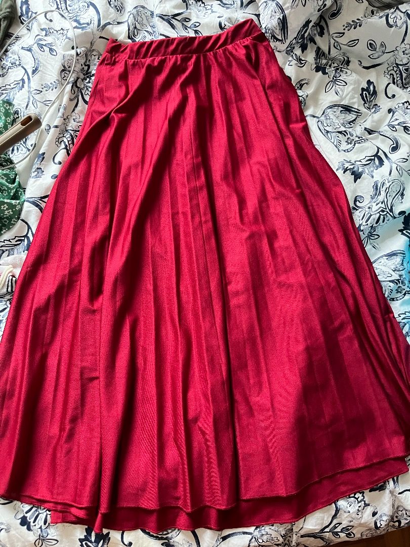 Pleated midi discount skirt size 6
