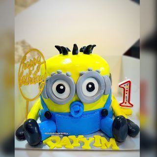 Baby Minion Cake