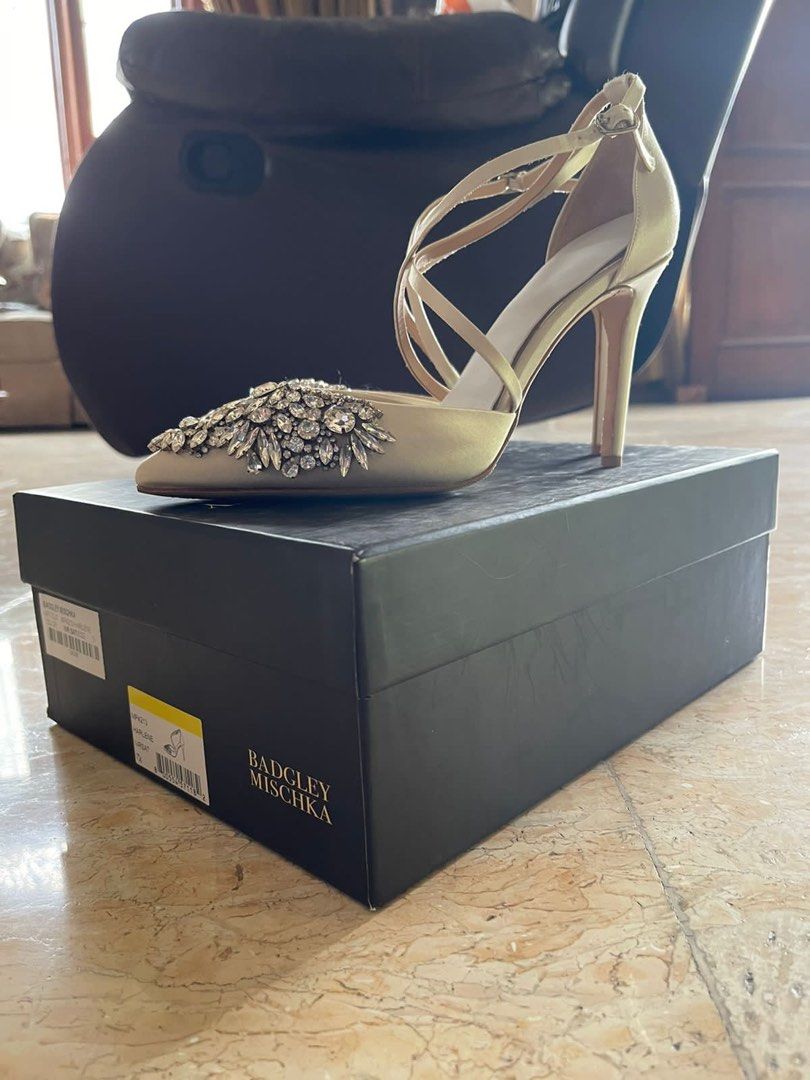 Badgley mischka outlet harlene pump