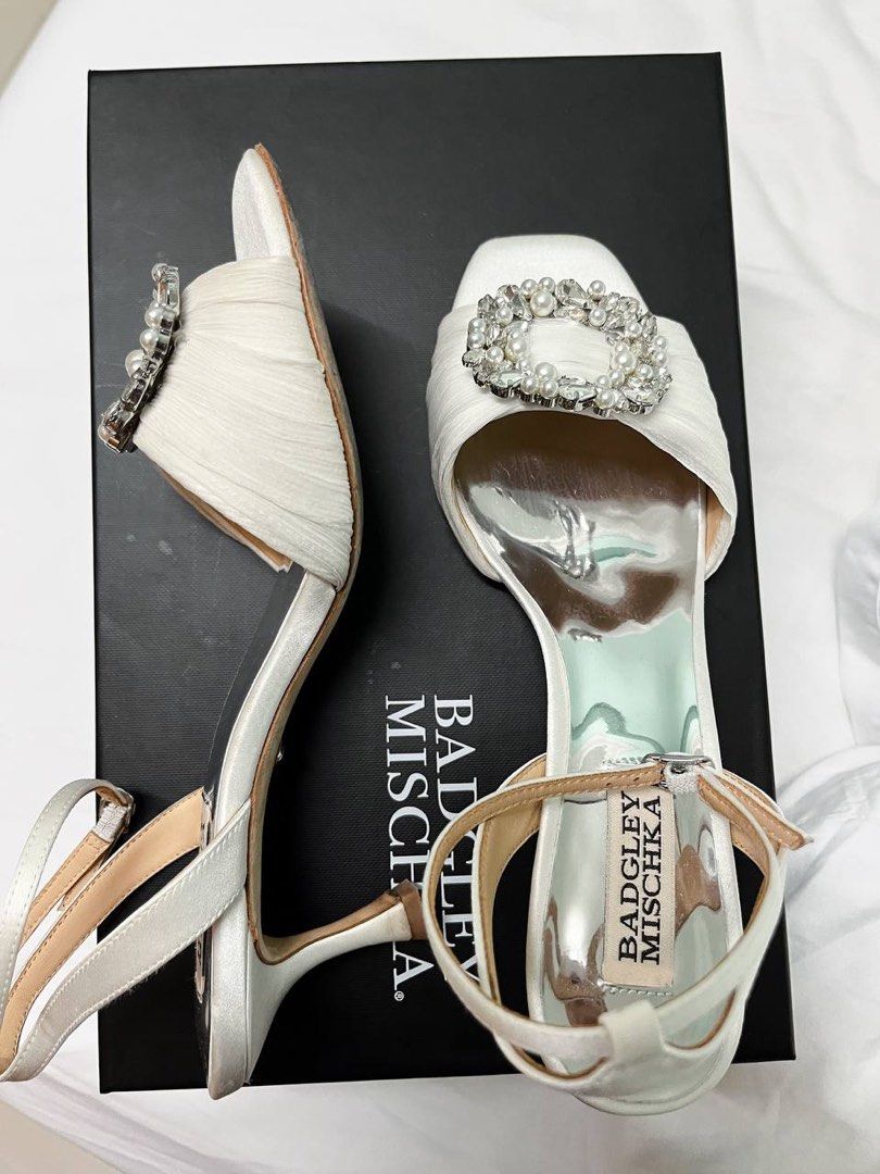 Badgley mischka kitten heel hotsell