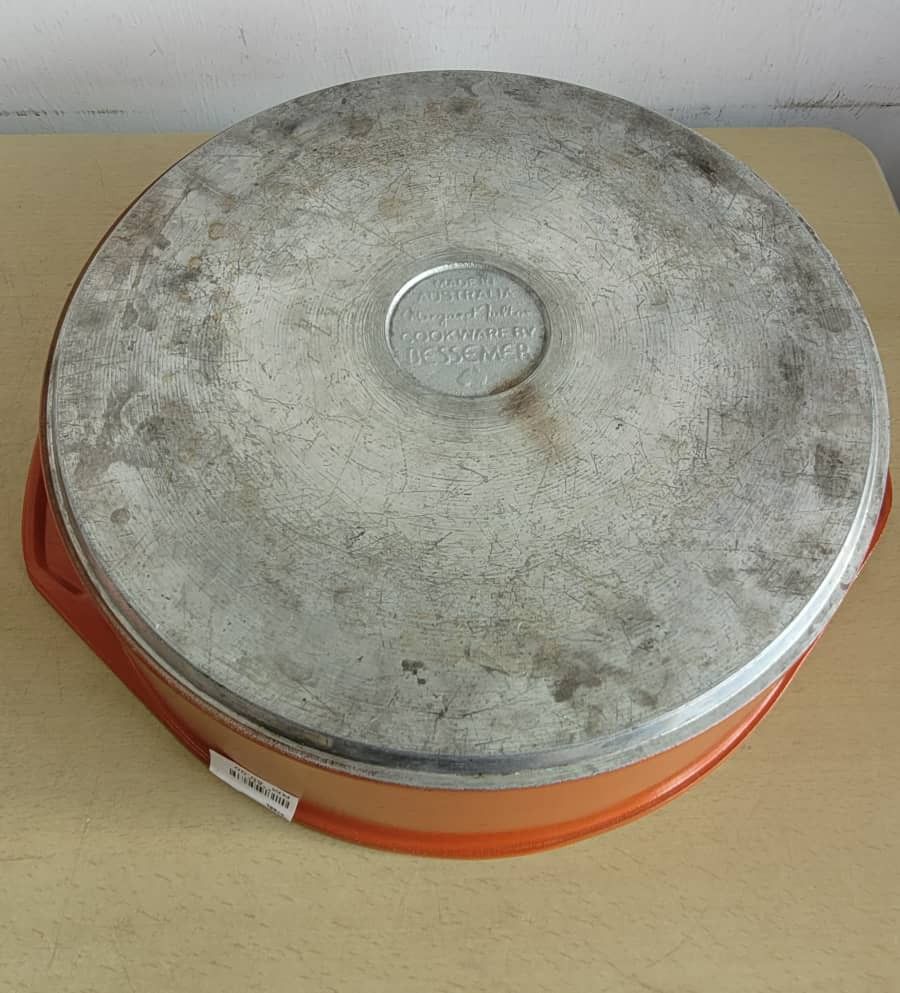 BESSEMER 12" Dutch Oven, Furniture & Home Living, Kitchenware