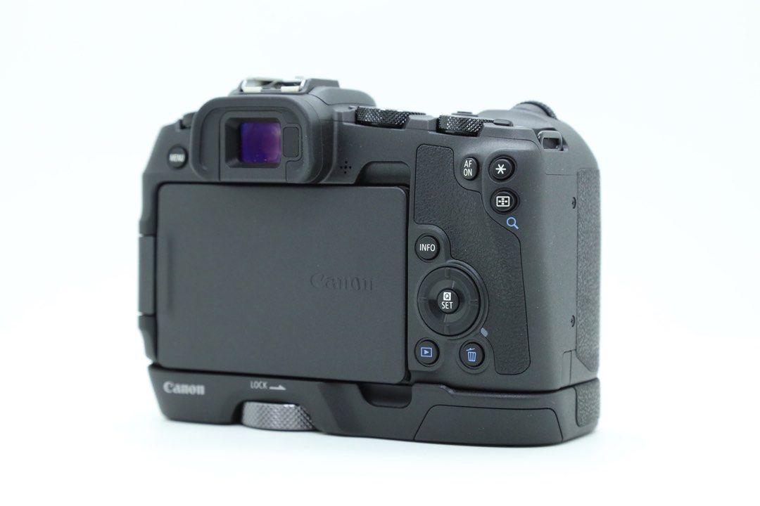 Canon eos rp with eg-e1 grip, Photography, Cameras on Carousell