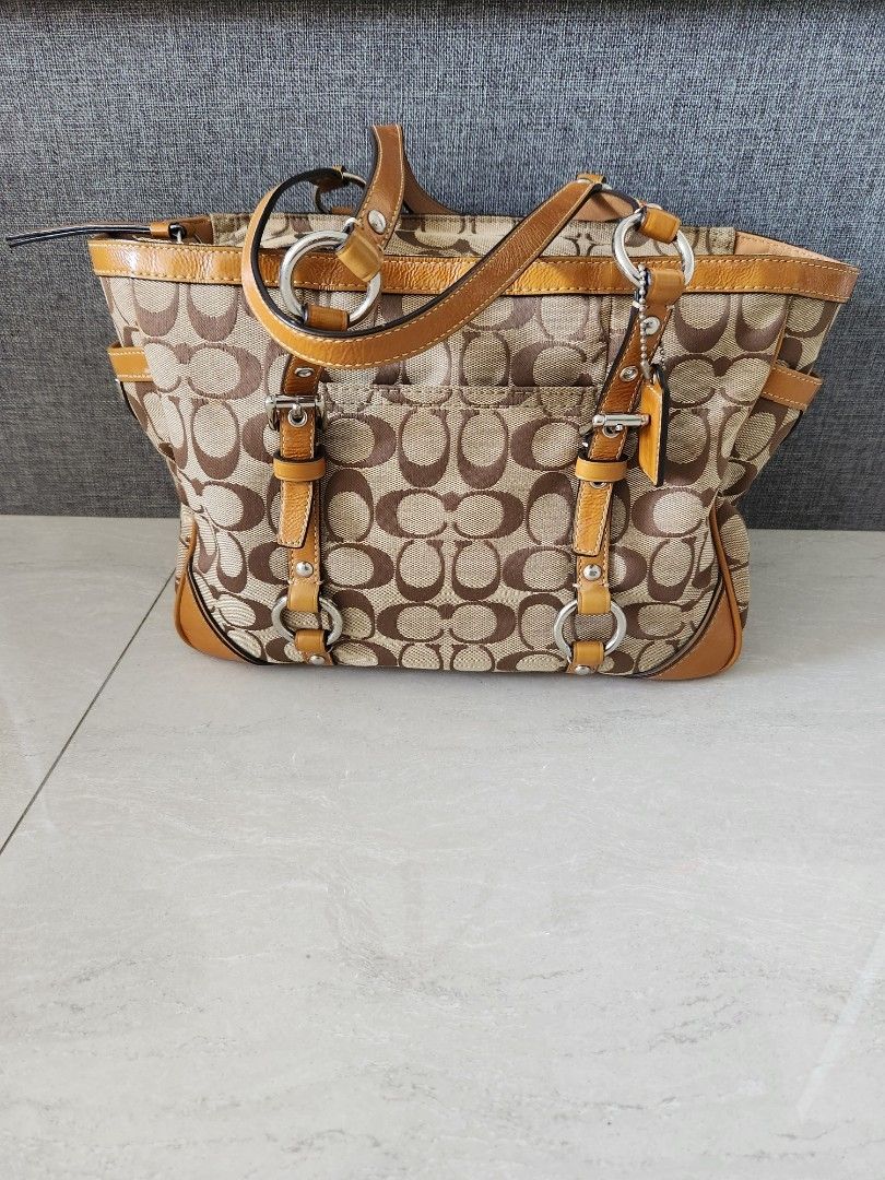 ✨ AUTHENTIC COACH BAG✨, Women's Fashion, Bags & Wallets, Shoulder Bags on  Carousell