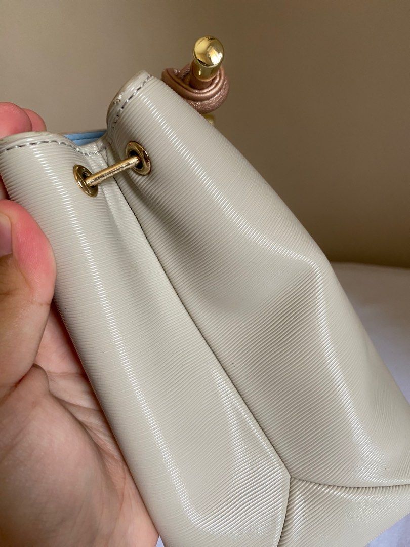 Duck Dahlia bag in Mochi, Luxury, Bags & Wallets on Carousell