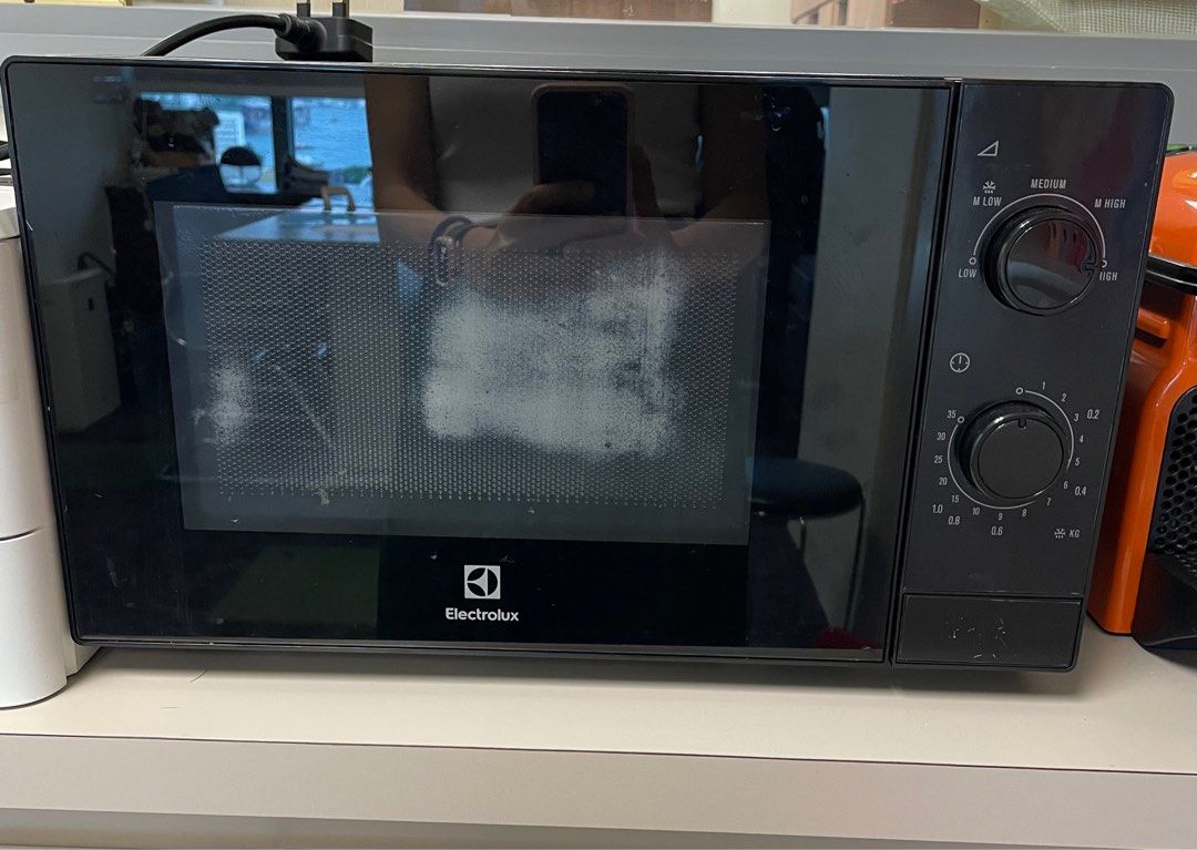 Electrolux Microwave Oven EMM2022MK, TV & Home Appliances, Kitchen