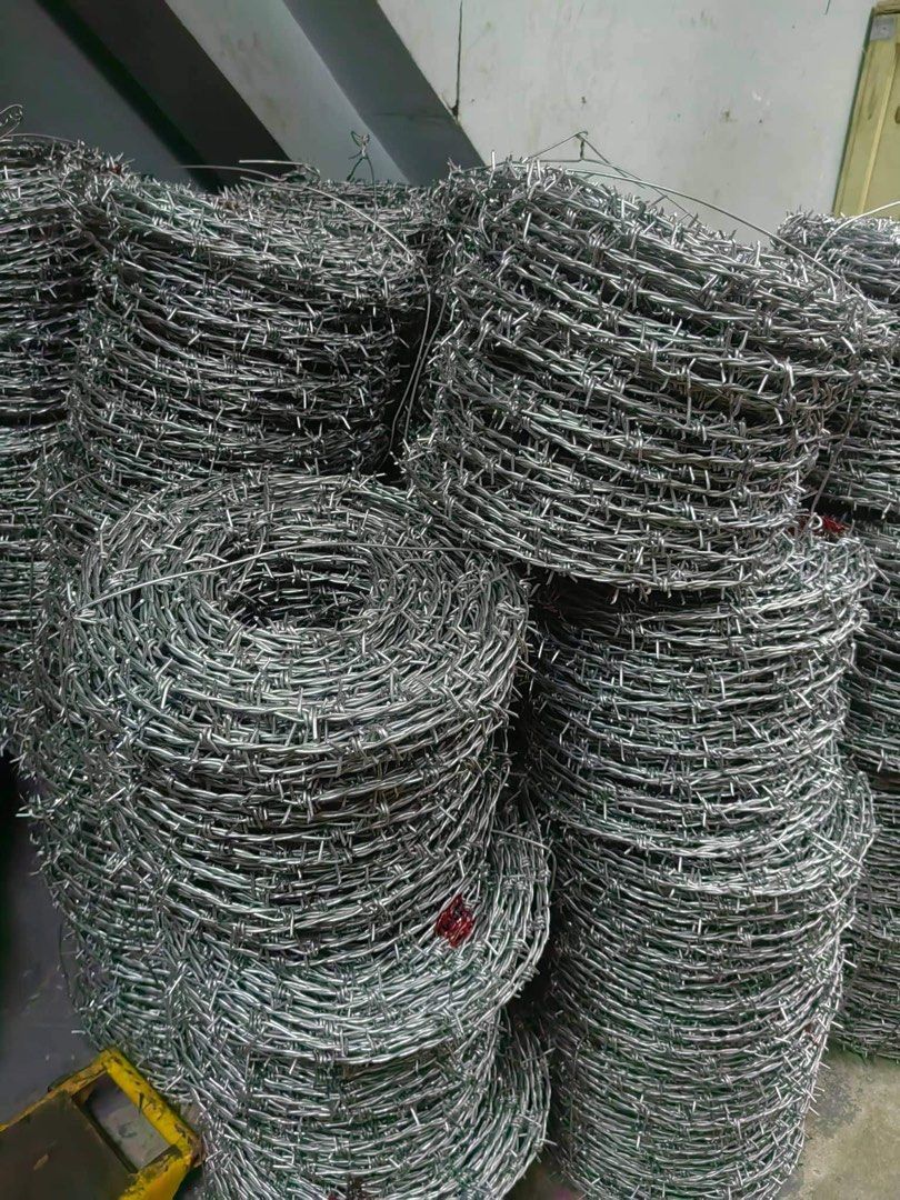 Fence Barb wire (Category: Construction & Building Materials) located in Manila. Submitted by joeyroque09 (Listing ID 1196331600, Image 3). Description: Pls txt me or call at 09177110098 for fast transaction. Thanks Barb wire.