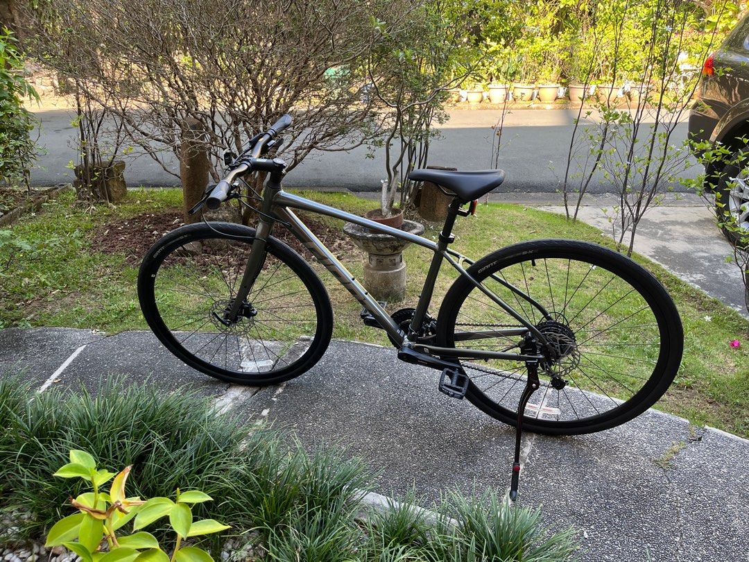 GIANT Escape Disc 1 small 2022 hybrid commuter bike, Sports Equipment