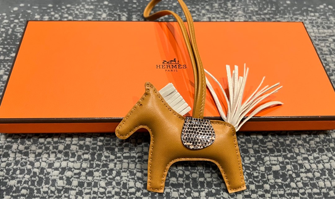 Hermes Rodeo Pm charm, orange color, 名牌, 飾物及配件- Carousell