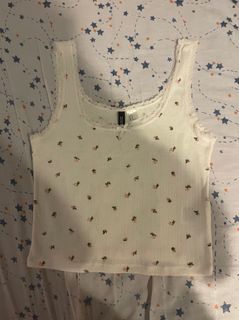 (Category: ) located in . Submitted by maxenes.closet (Listing ID 1214051799, Image 1). Description: .