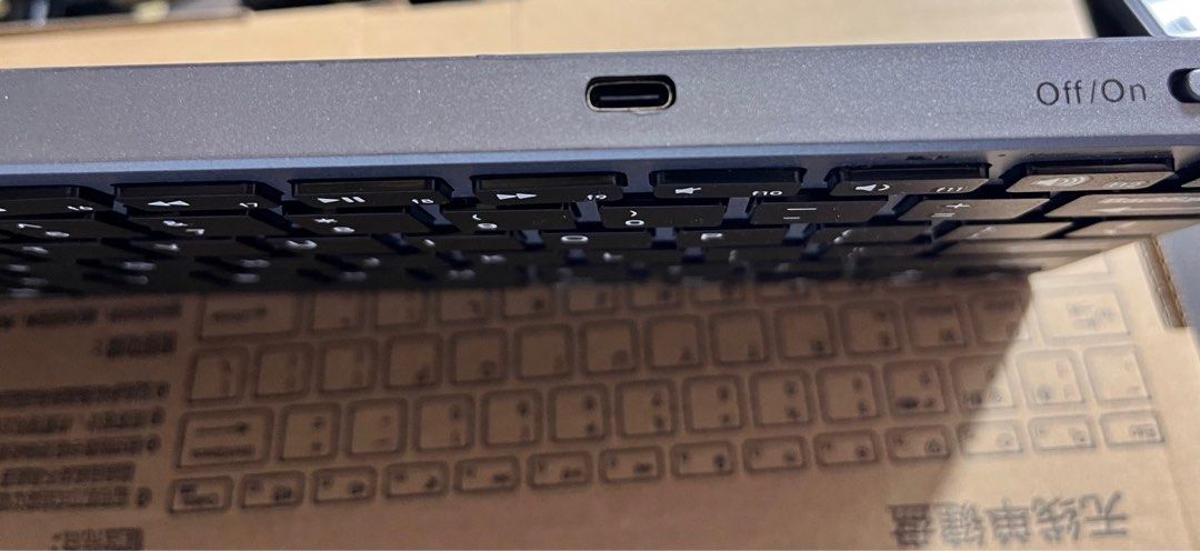 iPad Keyboard （分類：電腦鍵盤及相關產品）位於 Hong Kong。 由 nleung 提交（商品編號 1214092813，圖片 2）。簡介： 鍵盤本身較輕方便帶返學或者上班,藍牙連線，可議價，全新原價120 。