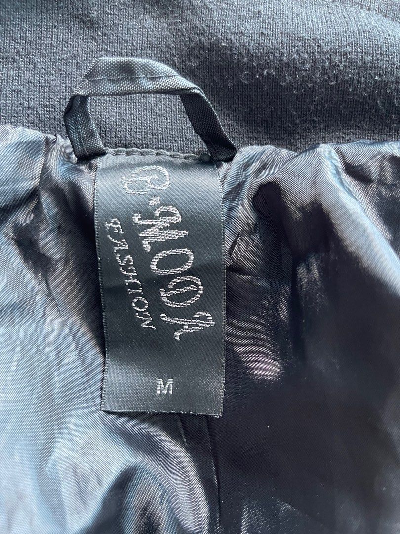 Jacket (Category: Coats, Jackets and Outerwear) located in Singapore. Submitted by zyj77 (Listing ID 1214006297, Image 3). Description: Not worn before, hand carry from Japan Asian size Pit-to-pit 50cm.