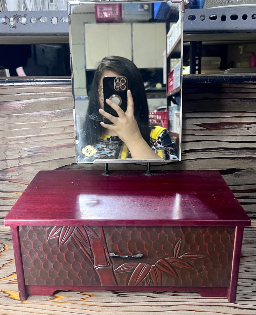 japan surplus mini vanity mirror with scratches, Furniture & Home Living, Home Decor, Mirrors on