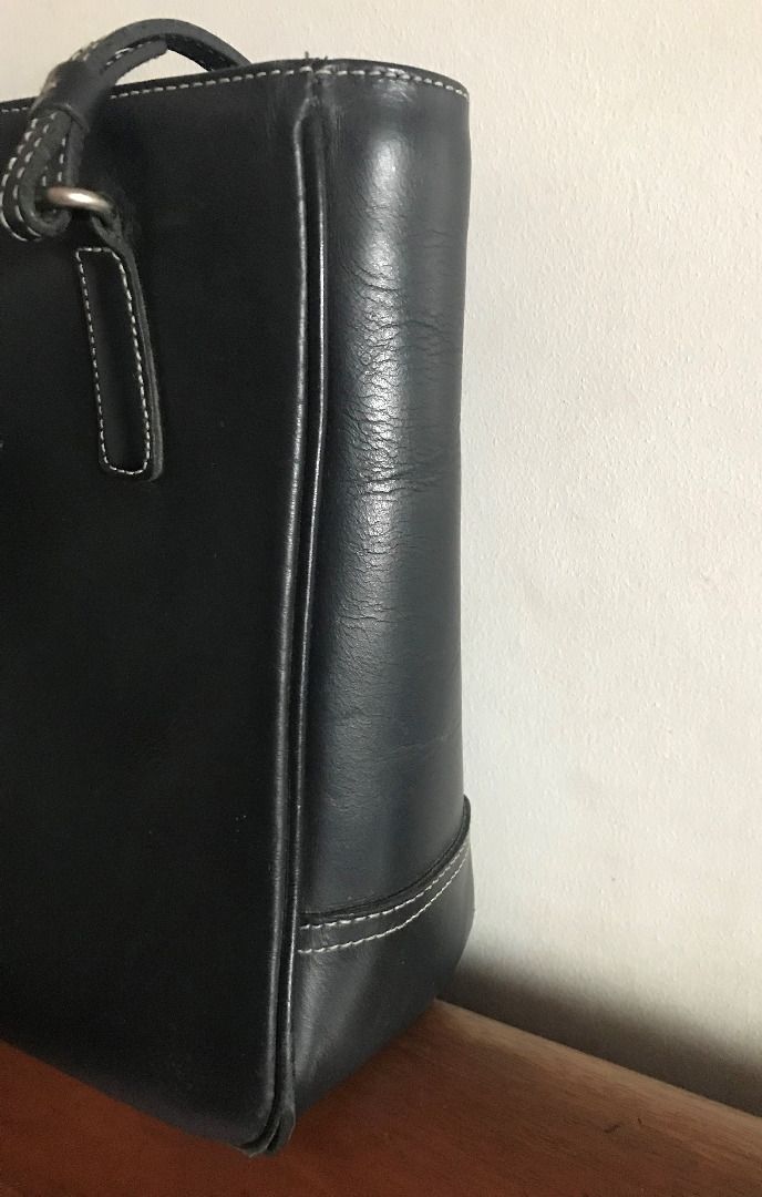 Leather Bucket Bag (Category: Luxury Bags & Wallets) located in Binan City. Submitted by impulsebuyer12 (Listing ID 1214018254, Image 2). Description: Leather material, black color. .