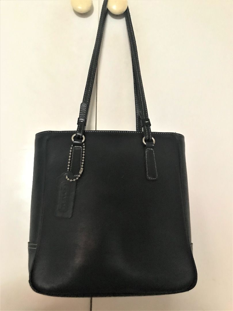 Leather Bucket Bag (Category: Luxury Bags & Wallets) located in Binan City. Submitted by impulsebuyer12 (Listing ID 1214018254, Image 3). Description: Leather material, black color. .
