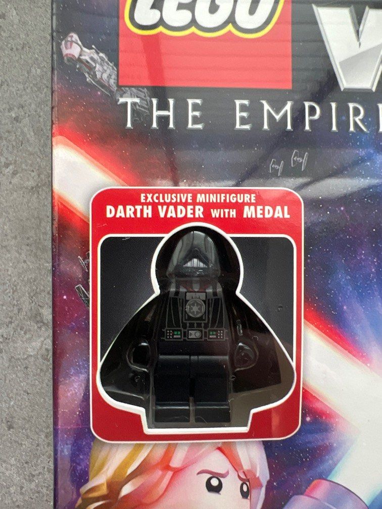 Lego darth top vader with medal