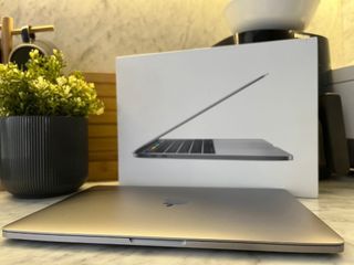 Macbook Pro Touchbar 256GB i5 3.1Ghz 13 inch Retina 2017 Lengkap