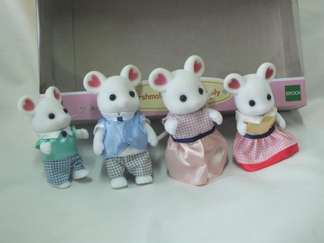 Sylvanian families marshmallow mouse family top