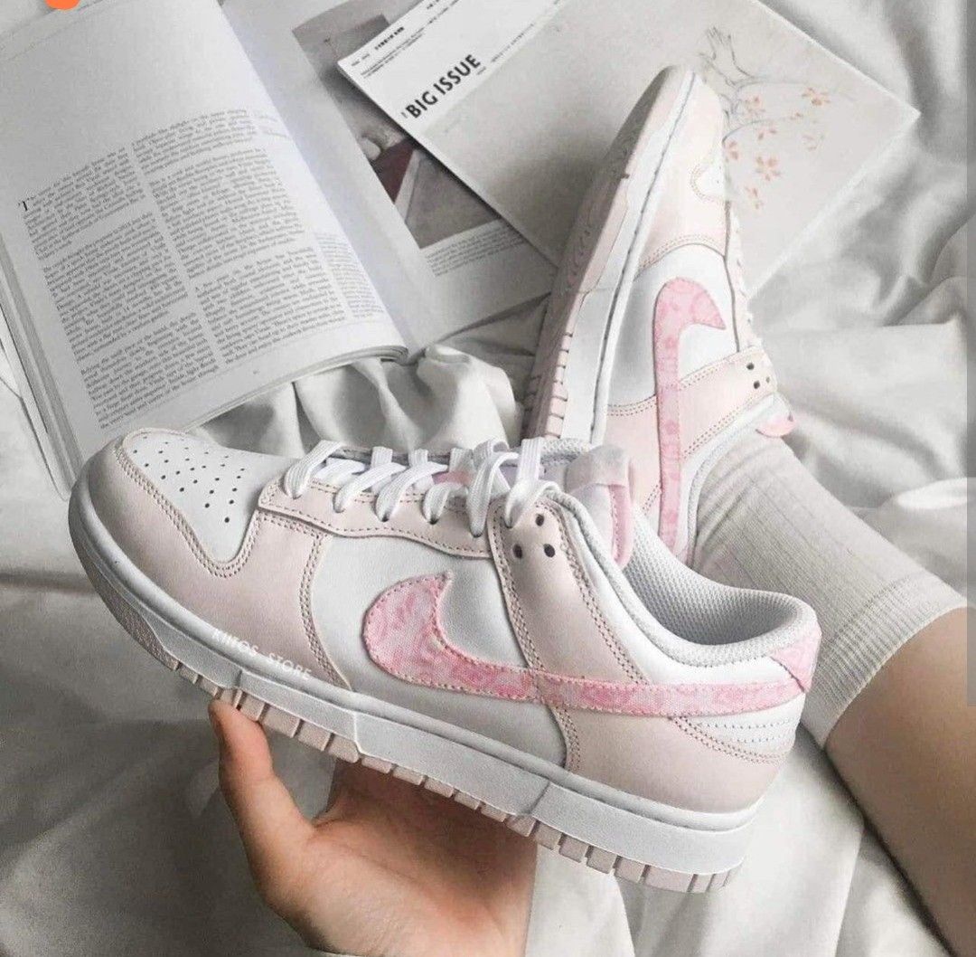 Nike WMNS Dunk Low "Pink Paisley"