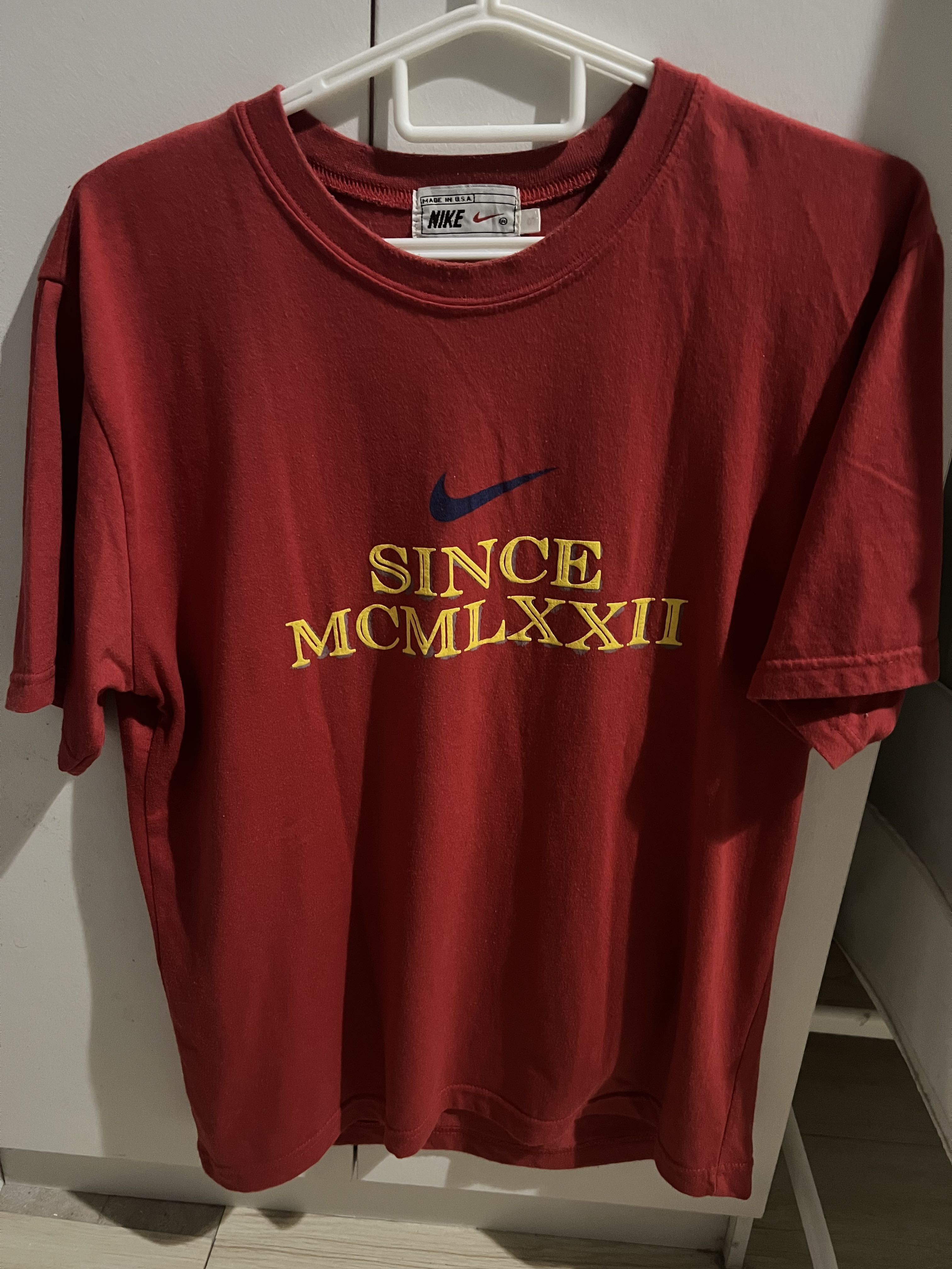nike centre logo t shirt