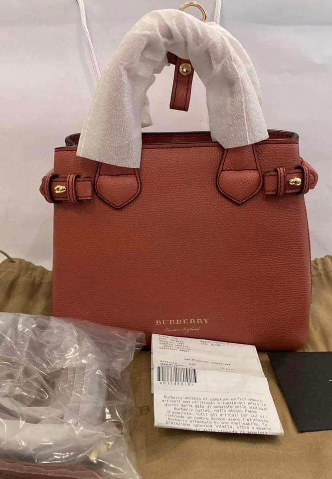 💯ORIGINAL BURBERRY BABY BANNER (Category: Luxury Bags & Wallets) located in Quezon City. Submitted by ashongsstore (Listing ID 1214067382, Image 1). Description: 🇵🇭ONHAND🇵🇭 B Ú R B È R R Y COMPLETE INCLUSIONS Message us for the price and more detailed photos ‼️Please look at our pictures as that is exactly what you are purchasing‼️ 💯GUARANTEED ORIGINAL AND AUTHENTIC or TRIPLE YOUR MONEY BACK! Not REPLICA, OEM, TOP GRADE QUALITY, AUTHENTIC Q