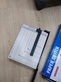 Paper cutter