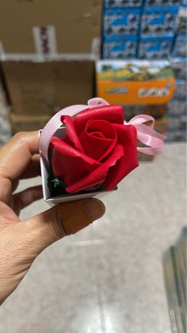 Plastic rose ring top