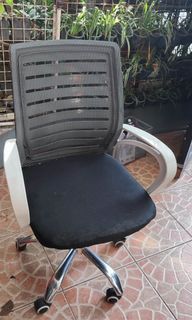 Preloved office chair no wheels