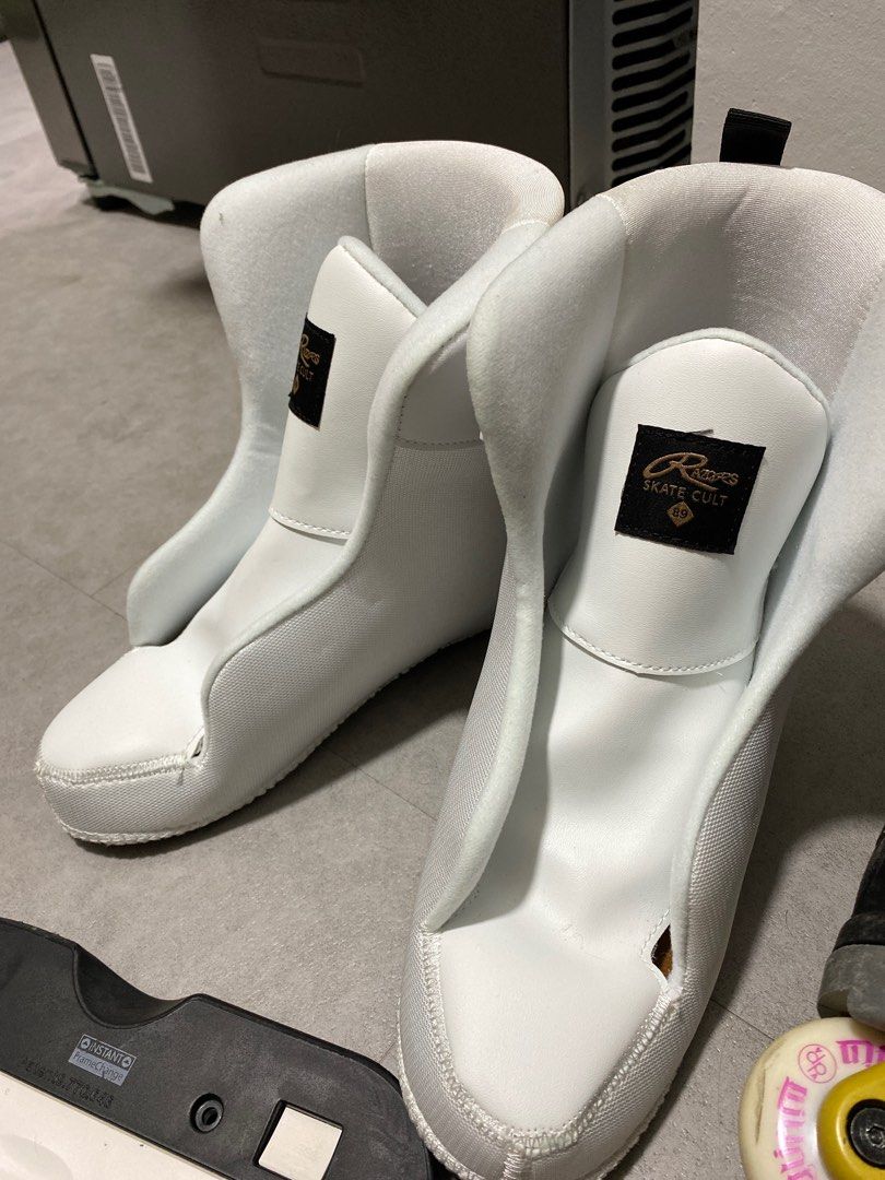 Razors Shift 2 boot only, no frames and wheels, Sports Equipment