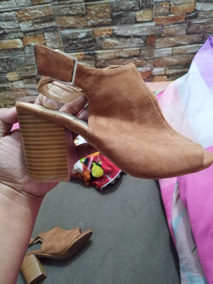 Shoemart Dubai UAE, Women's Fashion, Footwear, Wedges on Carousell