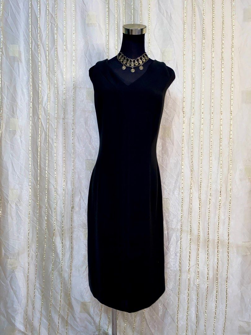Simple sleeveless black dress sale