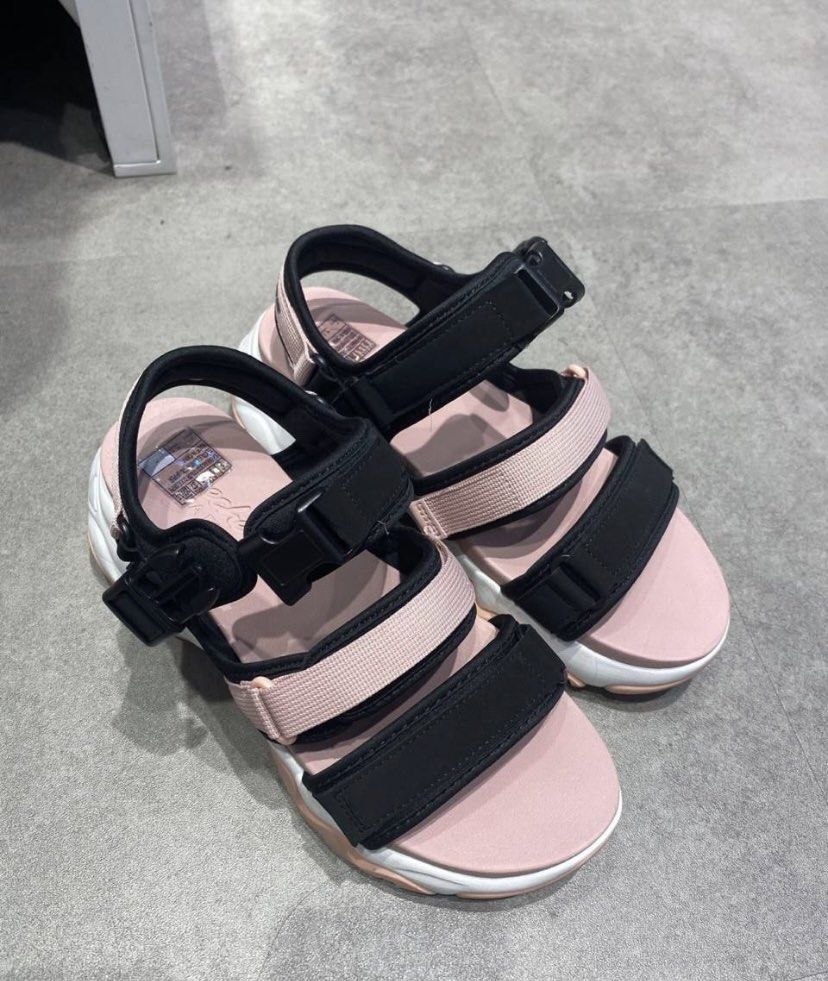Skechers 2025 sandals 2018