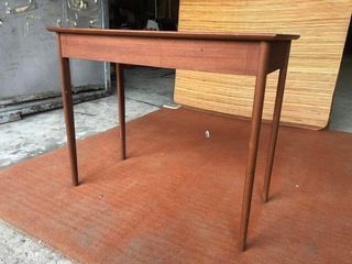 Solid wood console table with drawers
36L x 18W x 29H inches
Solid wood
2 pullout drawers
In good condition