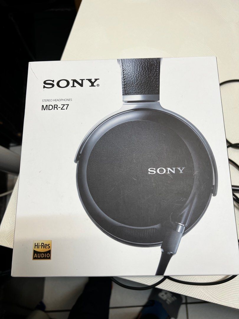 Sony MDR-Z7, 耳機及錄音音訊設備, 頭戴式耳機在旋轉拍賣