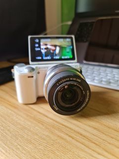 Sony Mirrorless NEX 5T without Kit Lens