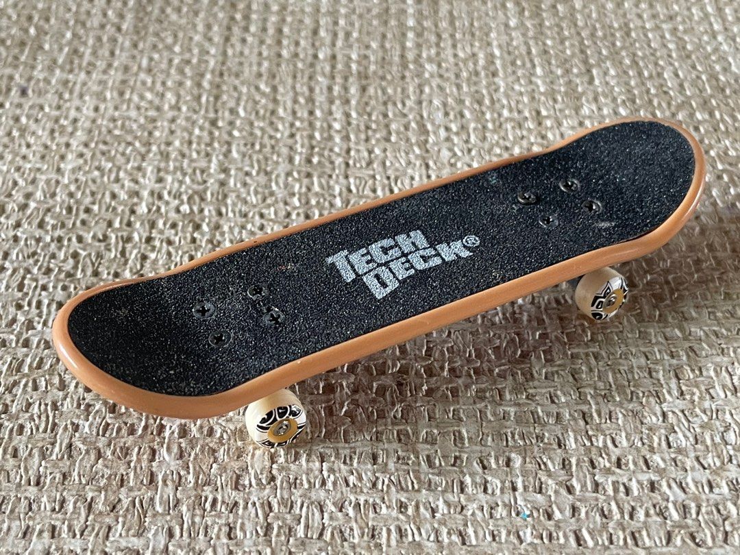 Tech Deck Finger Skateboard, Hobbies & Toys, Toys & Games on Carousell