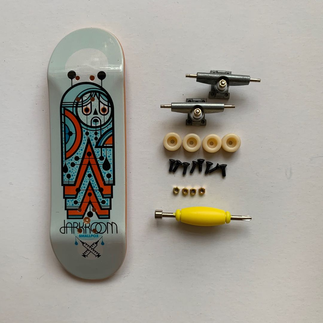 Tech deck fingerboard Darkroom skateboard 手指滑板, 興趣及遊戲, 玩具 & 遊戲類 Carousell